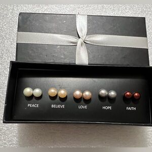 Beautiful 5 pairs of different colors of freshwater pearls NWT in original box